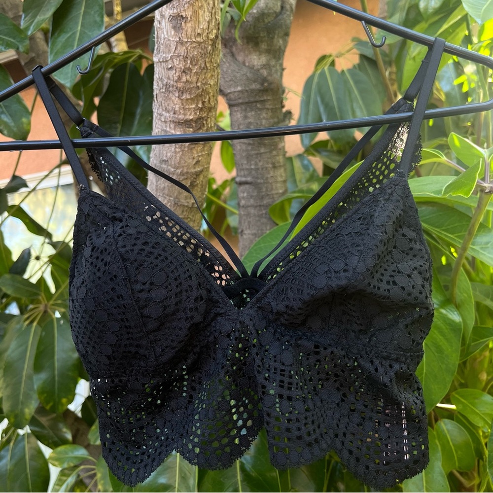Victoria’s Secret black lace bra! - Picture 1 of 6